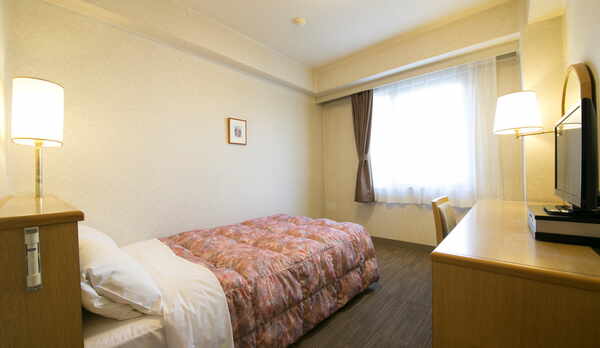 シングルハイクラスルーム　15㎡　120㎝幅セミダブルベッド1台