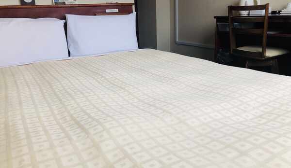 ダブルルーム　140cm幅ベッド