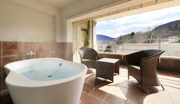 【露天風呂付き】ツインルーム（一例）／箱根の自然でリフレッシュ