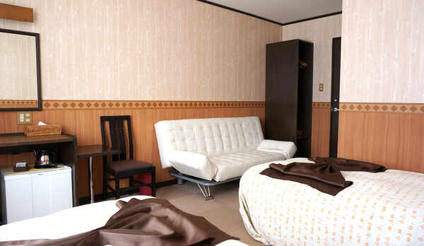 ・【ツインルーム一例】シングルベッド2台を設置