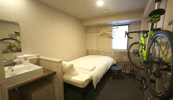 大切な自転車もお部屋に持ち込み可能【シングルルーム】