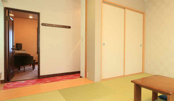 ★和洋室★ツイン＋和室8畳です♪グループ様やご家族でご利用下さいませ。