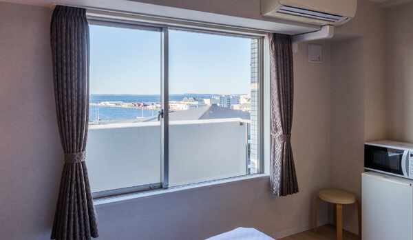 室内の窓からの景色