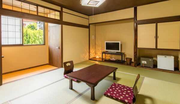 和室（東尋坊の間・トイレ付）＜４０型BSテレビ入替済み＞