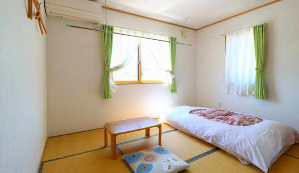 【客室】全室に物干し竿が設置されています