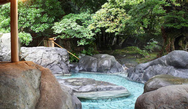 露天風呂　夕景　軒下より