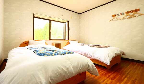 【客室】シンプルなツインルーム。