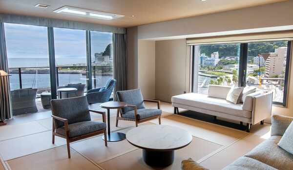 ロイヤル・パノラマスイート【最上階〇源泉〜半露天陶器風呂】