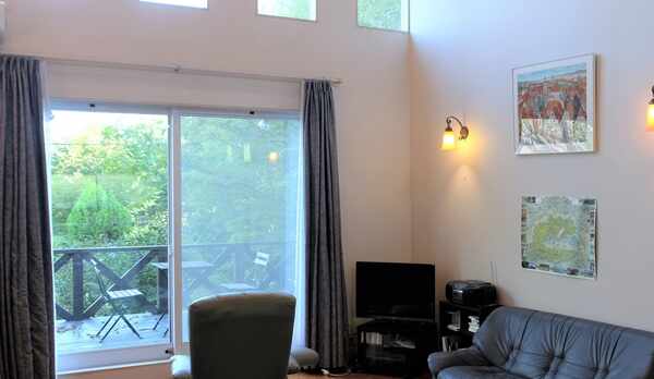 リビング。この窓からテラスにつづいています。