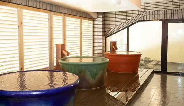 大浴場内陶器風呂