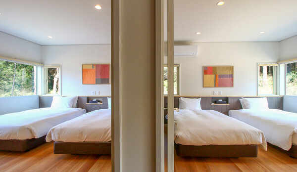 #寝室　明るく落ち着いたツインルームでごゆっくりお過ごしください