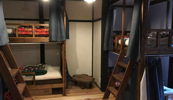 ・【男女共用ドミトリー】男女共用の相部屋です。2段ベットの1スペースをご利用ください。 