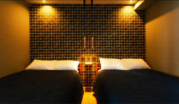 あたたかな光が集まる心地の良いベッドルームが、旅の疲れを癒してくれます。