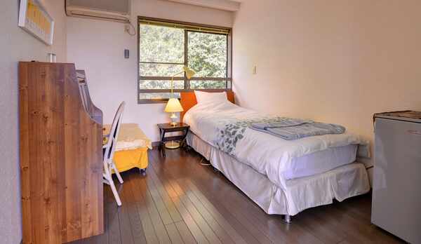 *【角部屋シングル】一人旅や出張にもオススメ♪バス付なので、時間を気にせずお風呂にも入れます。