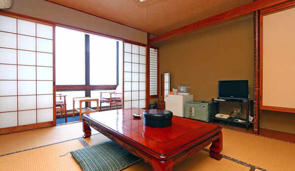 リーズナブルな6畳和室♪ビジネスにもぴったり。（トイレ・洗面台・エアコン・冷蔵庫完備）
