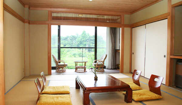 *【和室12畳】里山の大自然を一望できるゆったりとしたお部屋です。