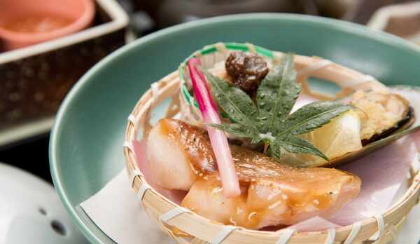 *【夕食一例】旬の味覚をお届けするために、メニューを毎月替えております。