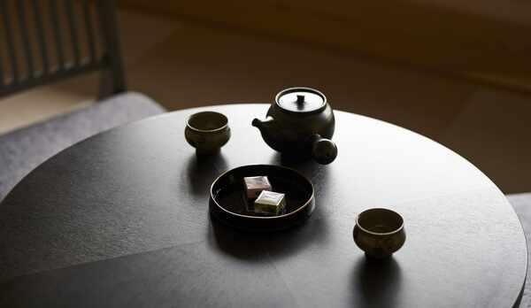 お茶菓子と湯呑