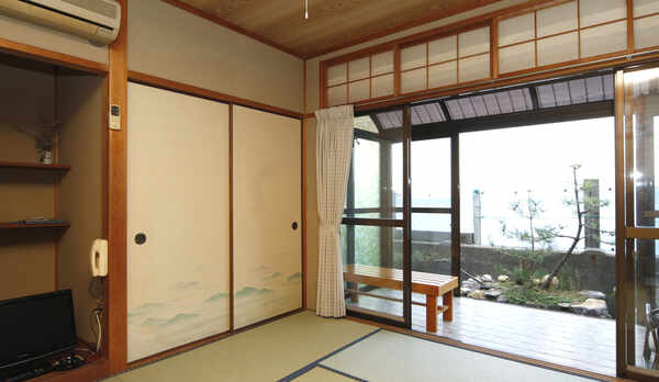 ≪海側8畳和室≫じっくり若狭湾を眺める事ができます！大人3名様〜ご利用いただけます。