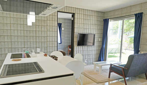 【リビング・キッチン】室内もシックな雰囲気で落ち着きがあります。