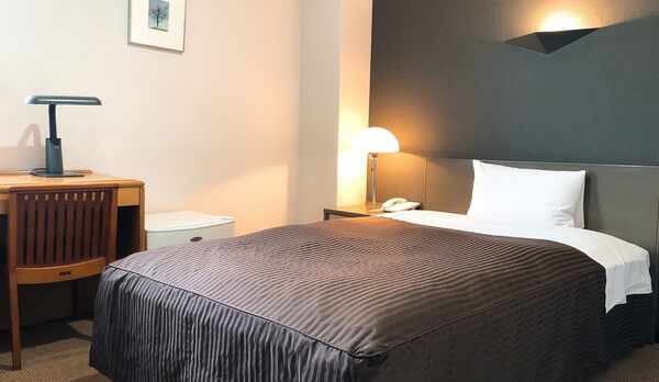 シングルルーム　12平米　125ｃｍベッド1台