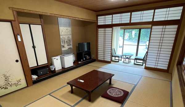 *【客室一例】和室12畳(トイレ無し/禁煙)。旅館ならではの雰囲気をお楽しみください。