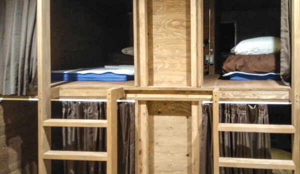 ・DXドミトリー　通常のドミトリーより少し広めのベッドスペースです