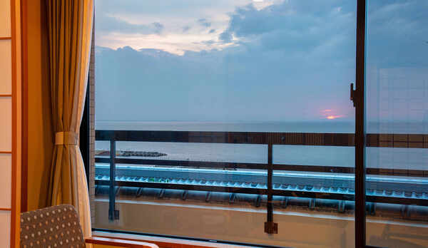 *【景観】全室オーシャンビュー！水平線に沈んでいく夕陽は圧巻です！