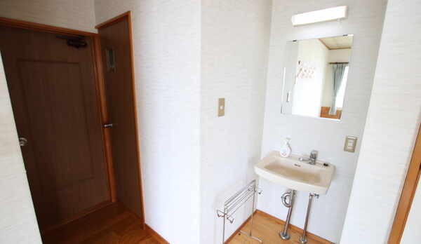 海の見える和室　トイレ・洗面所