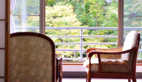 *【川側】和室10畳＋広縁4畳（バス・トイレ付）静かに流れるゆとりの時間