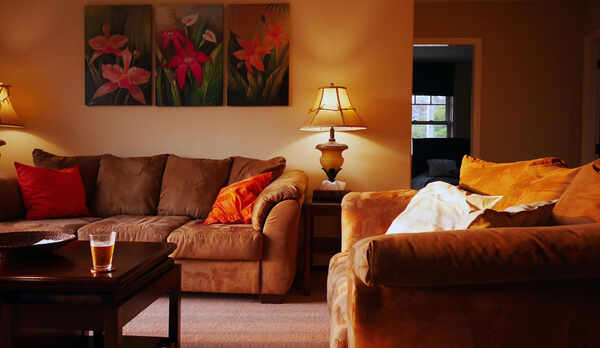 ・リビングエリア：夕日が幻想的に差し込みます