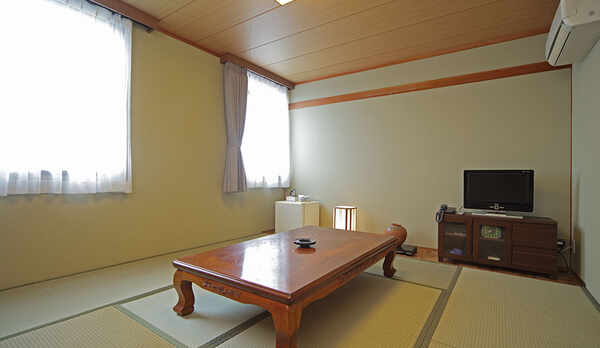 【和室１０帖】ご家族様向けの和室で思いきり足をのばしてください