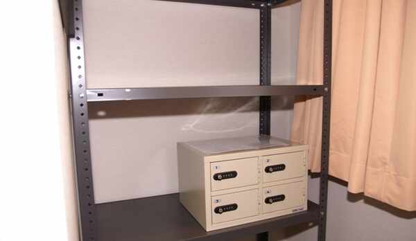 女性専用ＣＯＣＯＯＮ寝台、貴重品保管庫