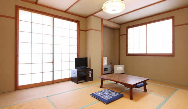 広々とした8畳和室。ファミリーやお友達と是非♪