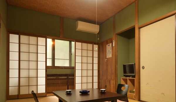 【7.5畳の和室（バス・トイレ無し）】どこか懐かしい、レトロ感のあるお部屋です。