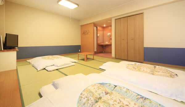 【客室】和室12畳　お布団を敷いても広々ゆったり