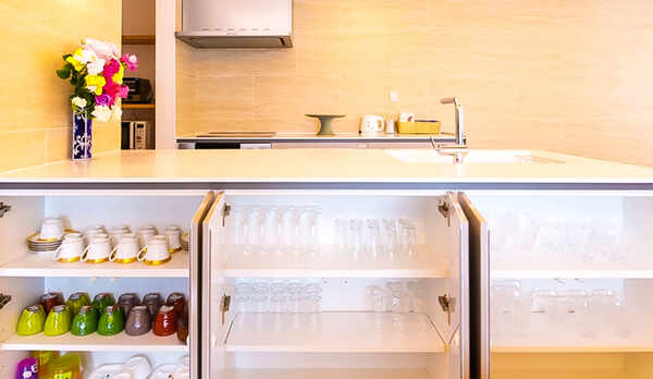 ・【Sun Suite】最大9名までご利用可能、グラス類も揃っています