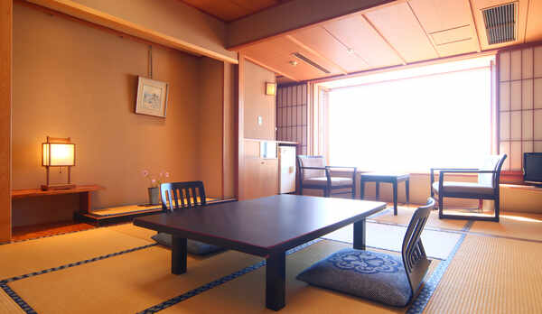 《和室8畳＋広縁》ご夫婦やカップルでの方にオススメです