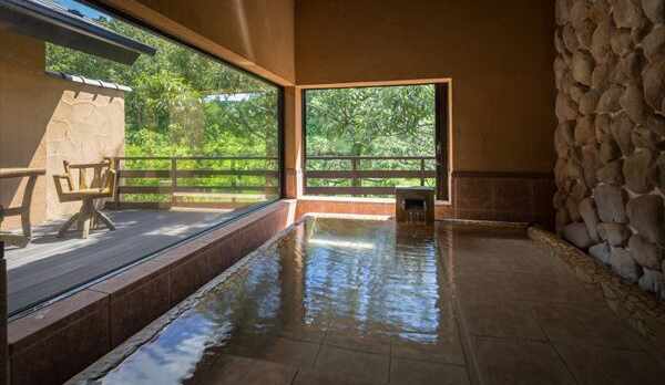 客室内半露天風呂の一例