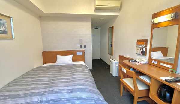 シングルルーム　ベッド幅140㎝