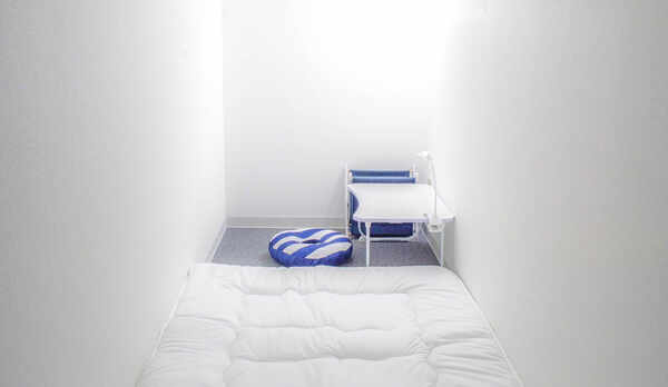 ・ワークスペース付きのカプセルルームです