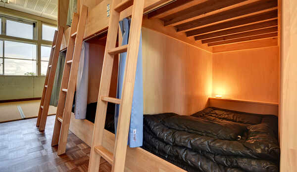  *【５年１組/２組】ベッドにはカーテンがついているので、夜は周りを気にせずお休みいただけます。