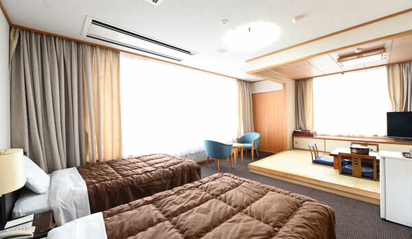 庭園を眺める　特別室（和洋室）