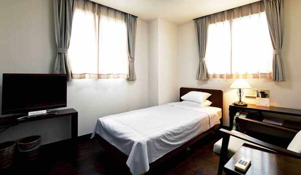 【洋室】明るく落ち着いた雰囲気の洋室です