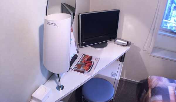 エコノミ−シングル（机周り）