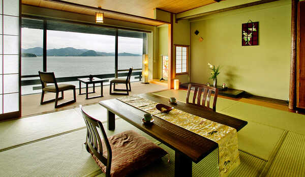 一般客室■展望客室【展望の町】