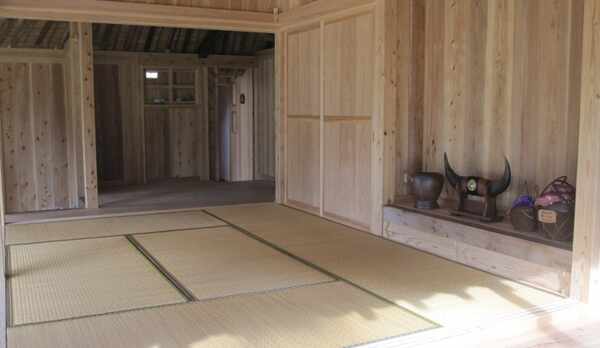 客室の畳間6畳と板間3畳