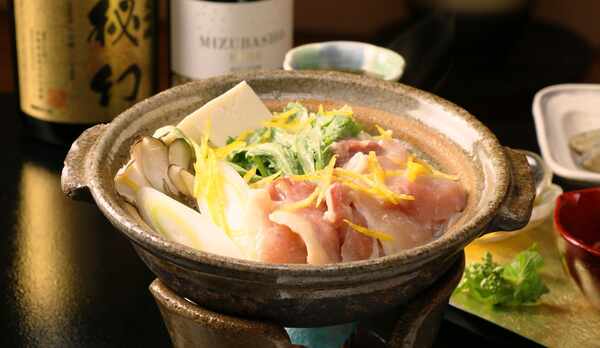 地元群馬県名産の榛名地鶏の白みそ鍋