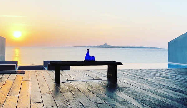 夕陽、星と闇、絵画の様に移りゆく景色を旅の疲れを癒しながらお愉しみください