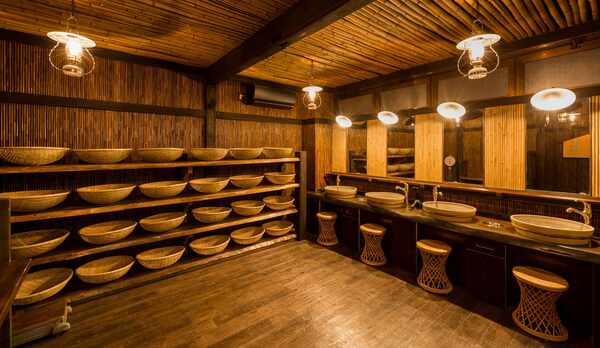 江戸時代より天狗が湯の守り神との伝承があり歴史ある秘湯を楽しめる湯宿です。。。【湯屋街道殿方脱衣場】